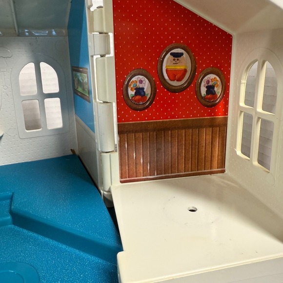 Little Tikes Vintage Fold Away Dollhouse Carry Case Playset w Figure Bed USA - Picture 5 of 16